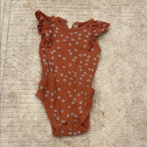 Adorable Floral Ruffle Sleeve Bodysuit in Rust